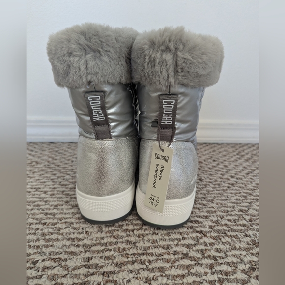 Cougar Waterproof snow boots silver size 7. - Picture 4 of 6